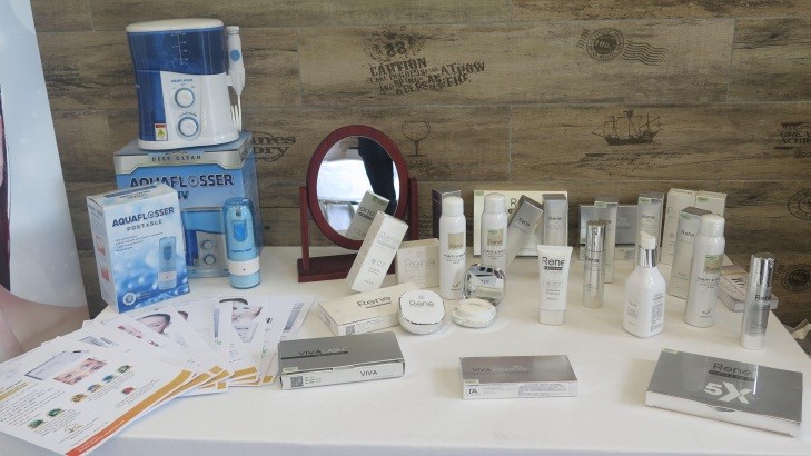 Hình 2: Khách hàng nghiệm dịch vụ về da và mỹ phẩm của Viva Clinic